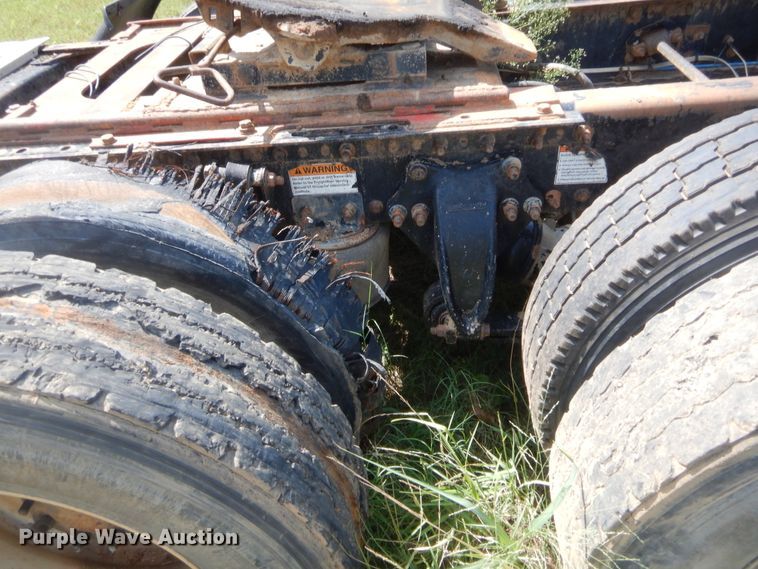 image for item DJ2007 2007 Freightliner Columbia  semi truck