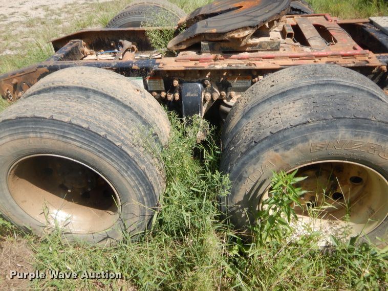 image for item DJ2007 2007 Freightliner Columbia  semi truck