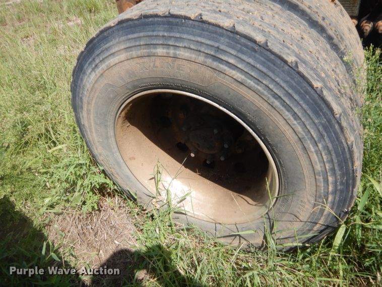 image for item DJ2007 2007 Freightliner Columbia  semi truck