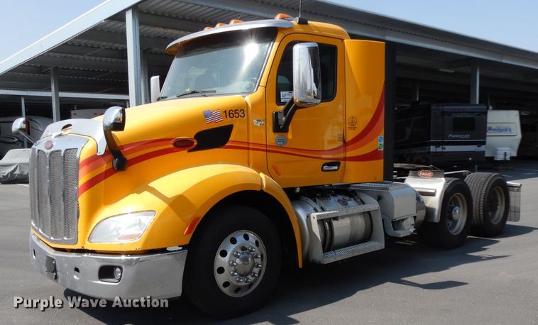 image for item DJ6530 2016 Peterbilt 579  semi truck