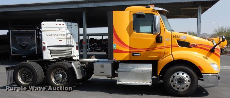 image for item DJ6530 2016 Peterbilt 579  semi truck