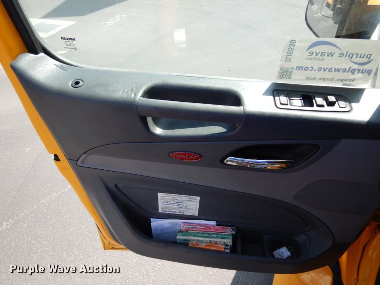 image for item DJ6530 2016 Peterbilt 579  semi truck