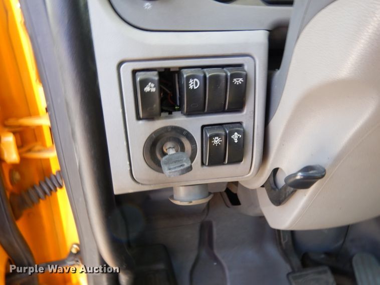 image for item DJ6530 2016 Peterbilt 579  semi truck