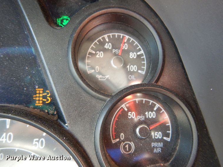 image for item DJ6530 2016 Peterbilt 579  semi truck