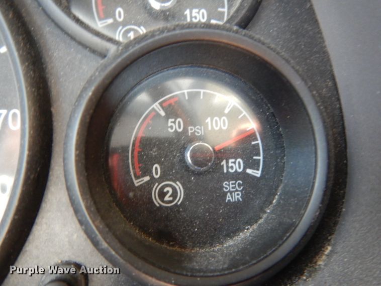 image for item DJ6530 2016 Peterbilt 579  semi truck