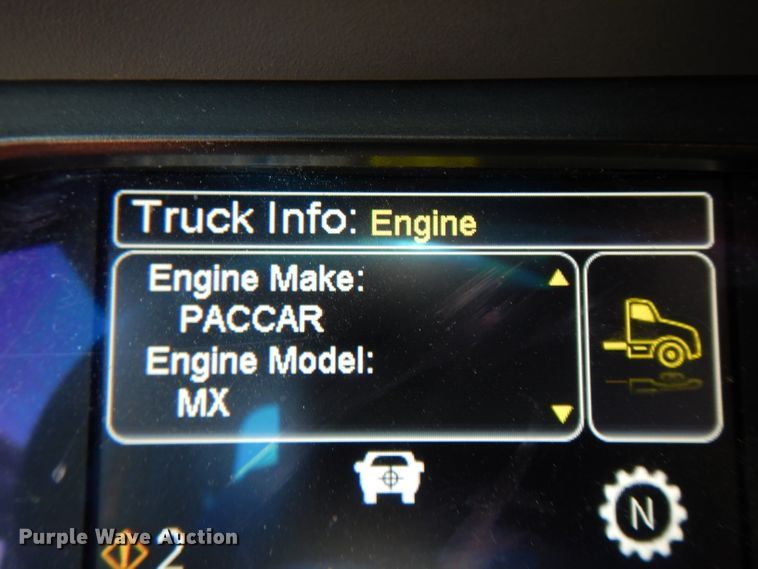 image for item DJ6530 2016 Peterbilt 579  semi truck