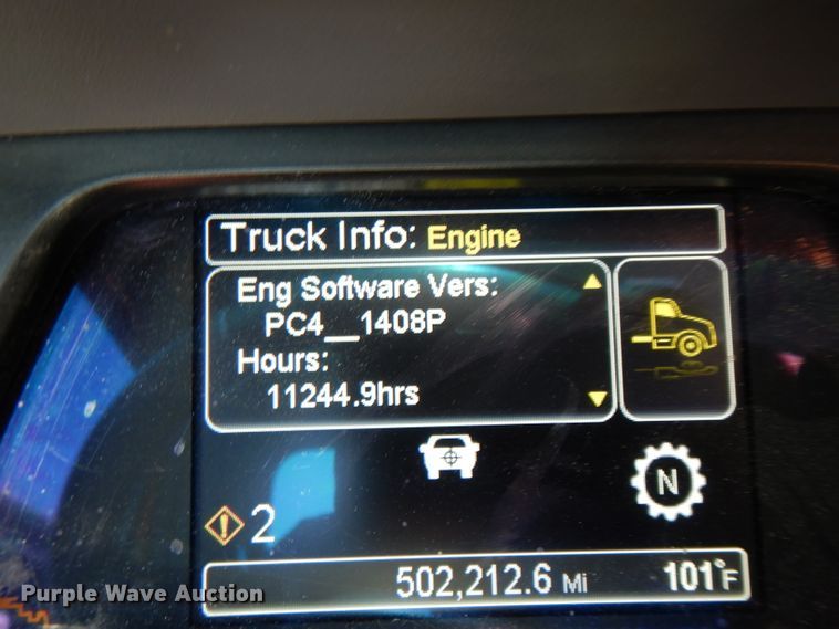 image for item DJ6530 2016 Peterbilt 579  semi truck