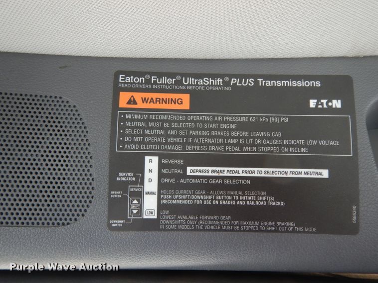 image for item DJ6530 2016 Peterbilt 579  semi truck