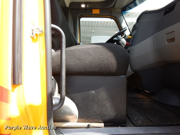 image for item DJ6530 2016 Peterbilt 579  semi truck