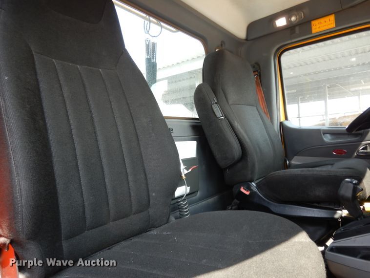 image for item DJ6530 2016 Peterbilt 579  semi truck