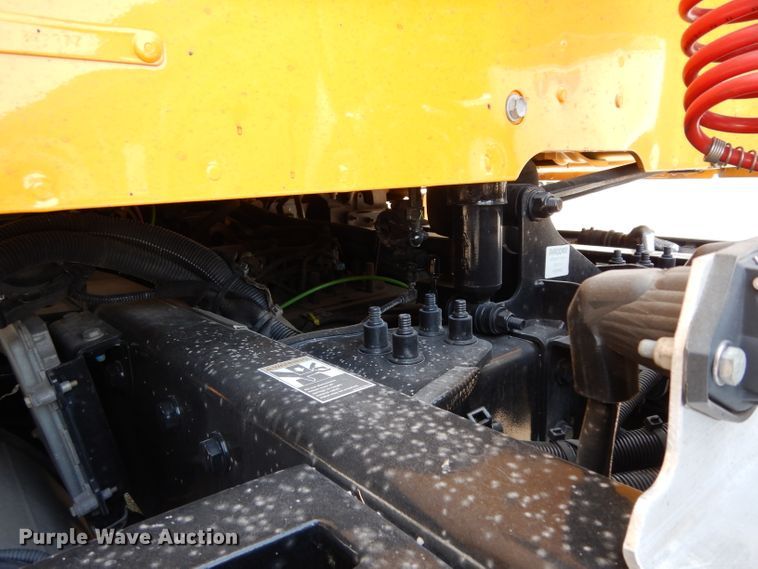 image for item DJ6530 2016 Peterbilt 579  semi truck