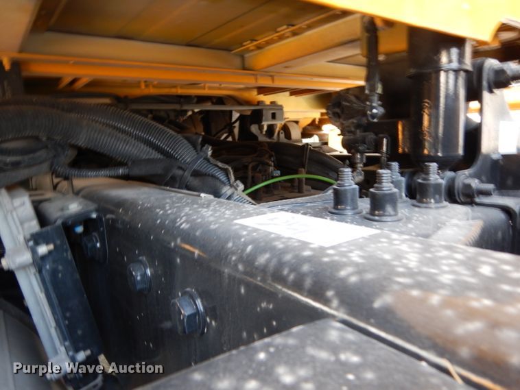 image for item DJ6530 2016 Peterbilt 579  semi truck