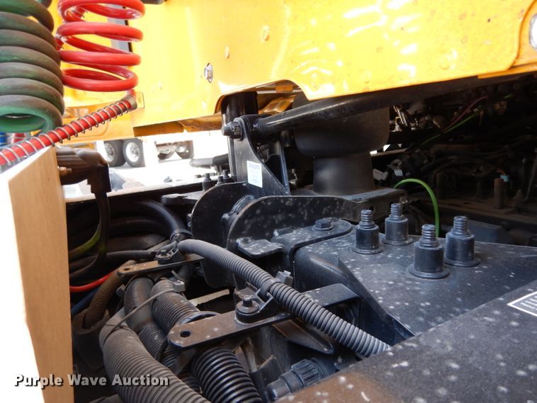 image for item DJ6530 2016 Peterbilt 579  semi truck