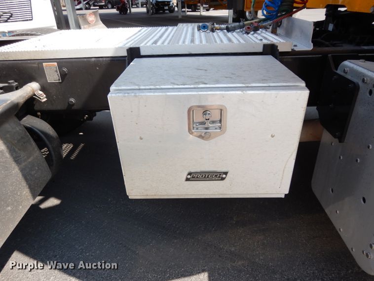 image for item DJ6530 2016 Peterbilt 579  semi truck