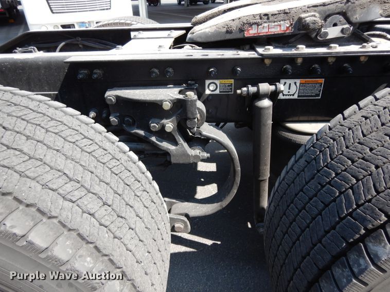 image for item DJ6530 2016 Peterbilt 579  semi truck