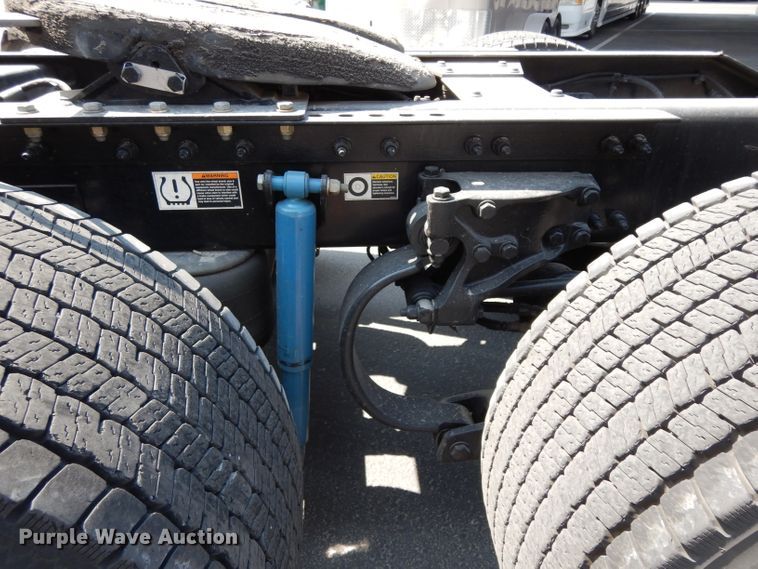 image for item DJ6530 2016 Peterbilt 579  semi truck