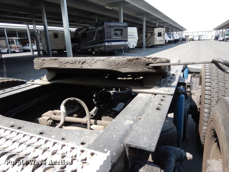 image for item DJ6530 2016 Peterbilt 579  semi truck