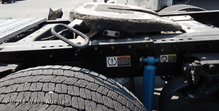 image for item DJ6530 2016 Peterbilt 579  semi truck