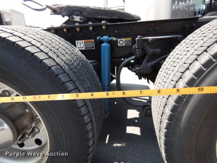 image for item DJ6530 2016 Peterbilt 579  semi truck