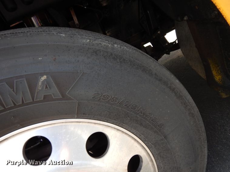 image for item DJ6530 2016 Peterbilt 579  semi truck