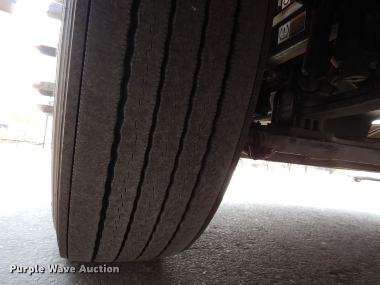 image for item DJ6530 2016 Peterbilt 579  semi truck