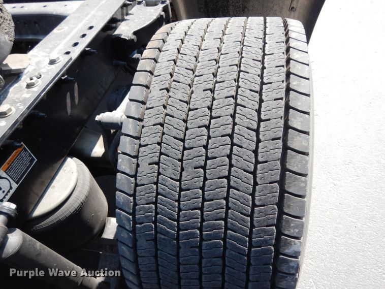 image for item DJ6530 2016 Peterbilt 579  semi truck