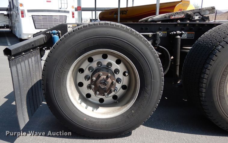 image for item DJ6530 2016 Peterbilt 579  semi truck