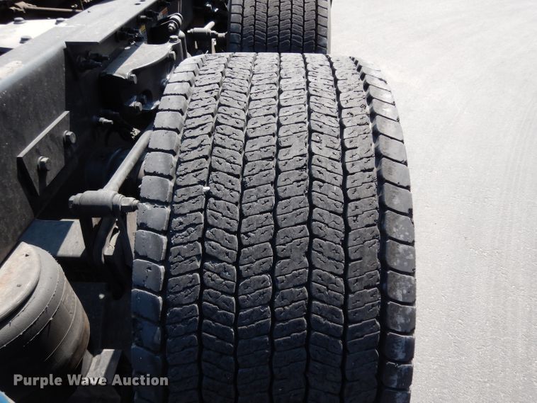 image for item DJ6530 2016 Peterbilt 579  semi truck