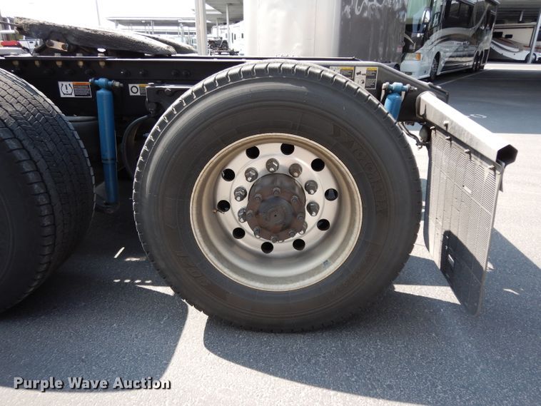 image for item DJ6530 2016 Peterbilt 579  semi truck