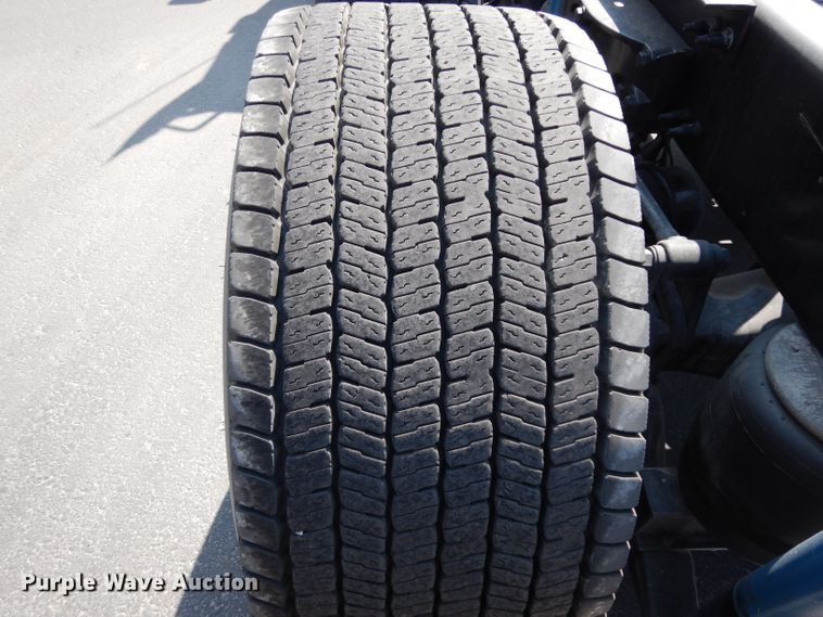 image for item DJ6530 2016 Peterbilt 579  semi truck