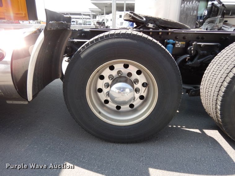 image for item DJ6530 2016 Peterbilt 579  semi truck