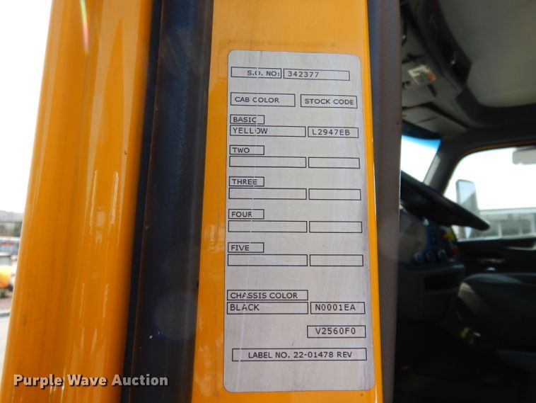 image for item DJ6530 2016 Peterbilt 579  semi truck