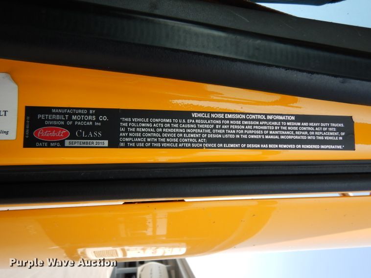 image for item DJ6530 2016 Peterbilt 579  semi truck