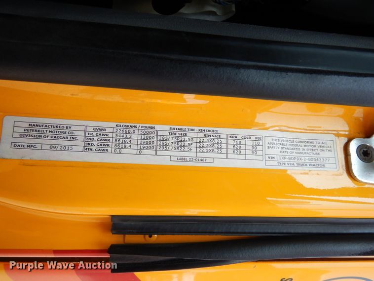 image for item DJ6530 2016 Peterbilt 579  semi truck