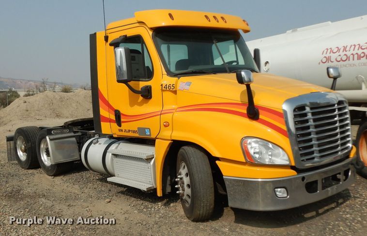 image for item DJ6531 2018 Freightliner Cascadia  semi truck