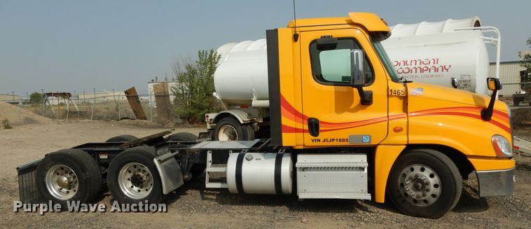 image for item DJ6531 2018 Freightliner Cascadia  semi truck