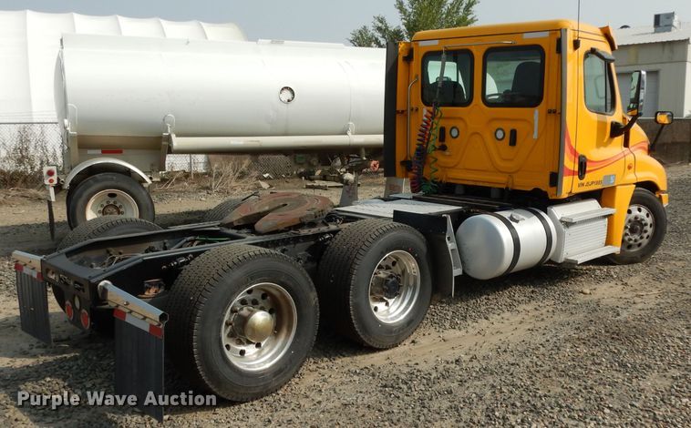 image for item DJ6531 2018 Freightliner Cascadia  semi truck