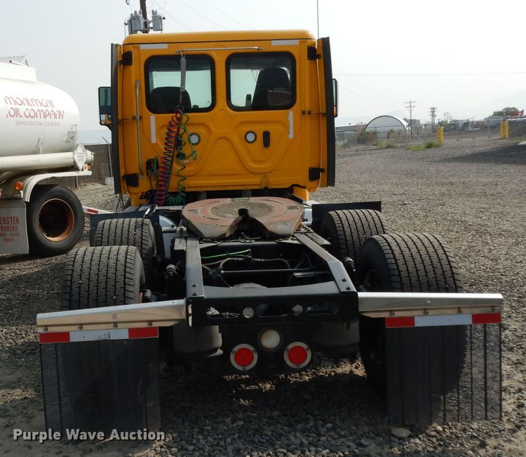 image for item DJ6531 2018 Freightliner Cascadia  semi truck