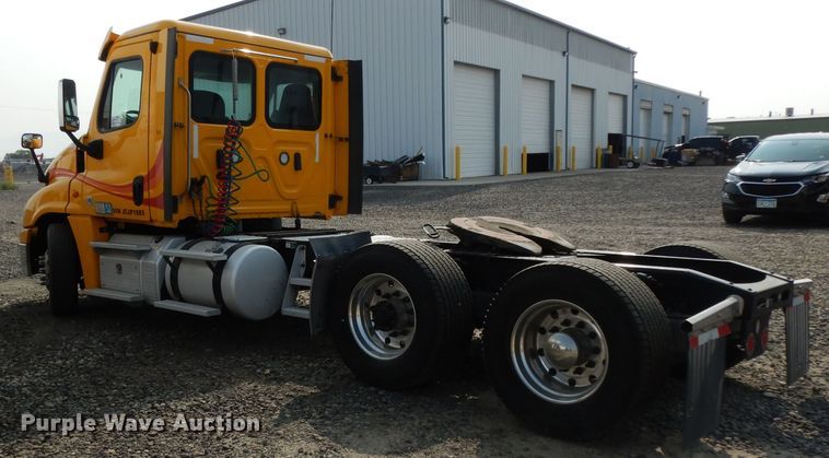 image for item DJ6531 2018 Freightliner Cascadia  semi truck