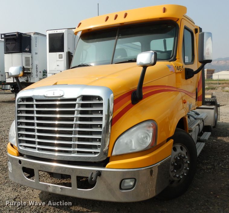 image for item DJ6531 2018 Freightliner Cascadia  semi truck