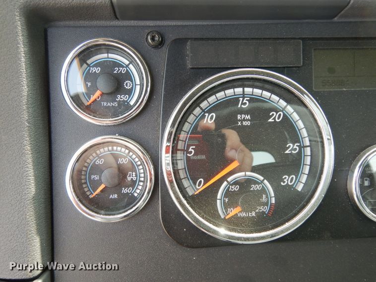 image for item DJ6531 2018 Freightliner Cascadia  semi truck