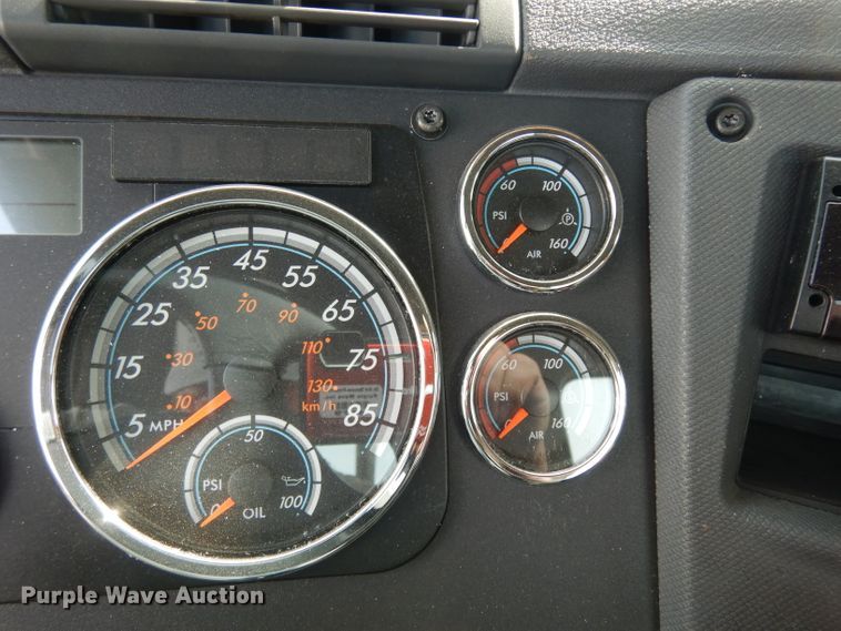 image for item DJ6531 2018 Freightliner Cascadia  semi truck