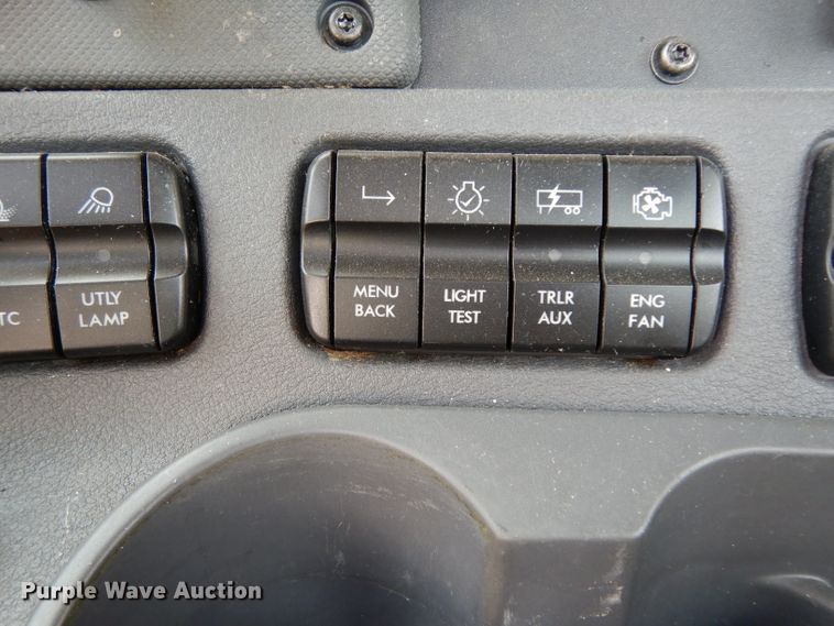 image for item DJ6531 2018 Freightliner Cascadia  semi truck