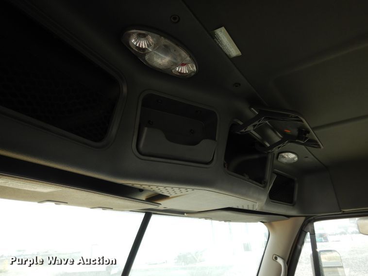 image for item DJ6531 2018 Freightliner Cascadia  semi truck