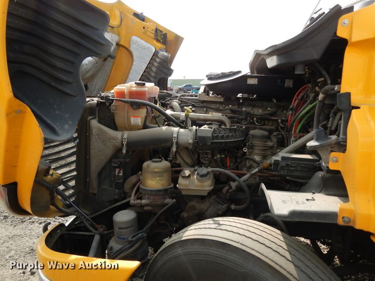 image for item DJ6531 2018 Freightliner Cascadia  semi truck