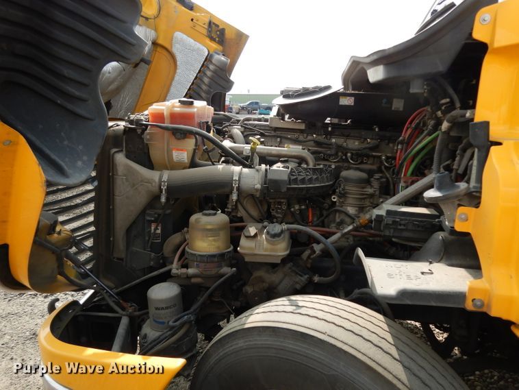 image for item DJ6531 2018 Freightliner Cascadia  semi truck