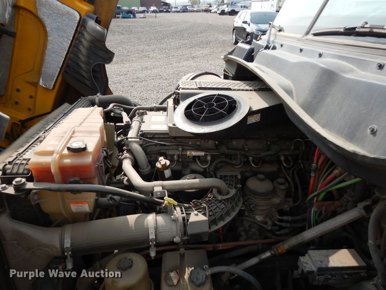 image for item DJ6531 2018 Freightliner Cascadia  semi truck