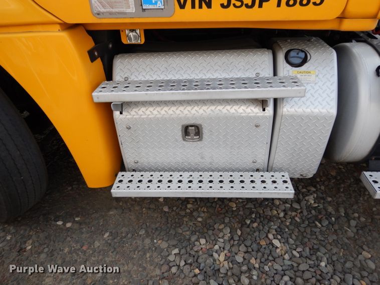 image for item DJ6531 2018 Freightliner Cascadia  semi truck