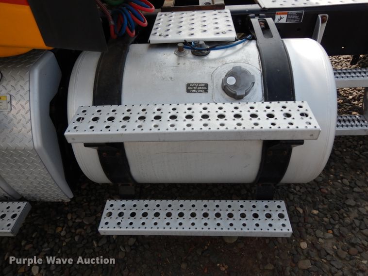 image for item DJ6531 2018 Freightliner Cascadia  semi truck