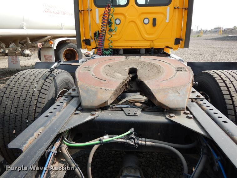 image for item DJ6531 2018 Freightliner Cascadia  semi truck